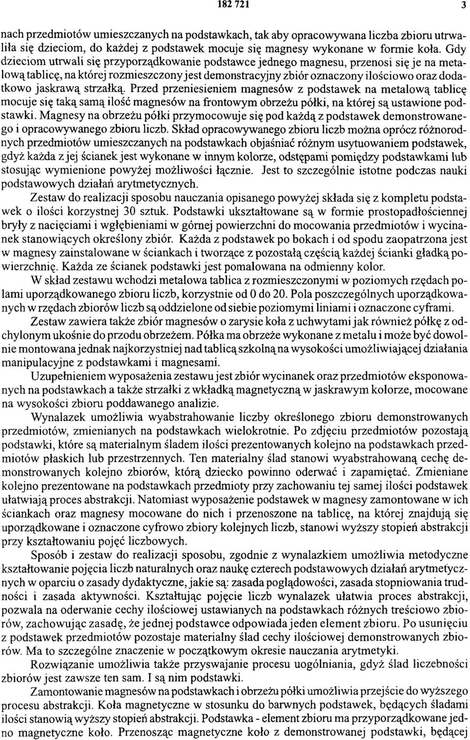 jaskrawą strzałką. Przed przeniesieniem magnesów z podstawek na metalową tablicę mocuje się taką samą ilość magnesów na frontowym obrzeżu półki, na której są ustawione podstawki.