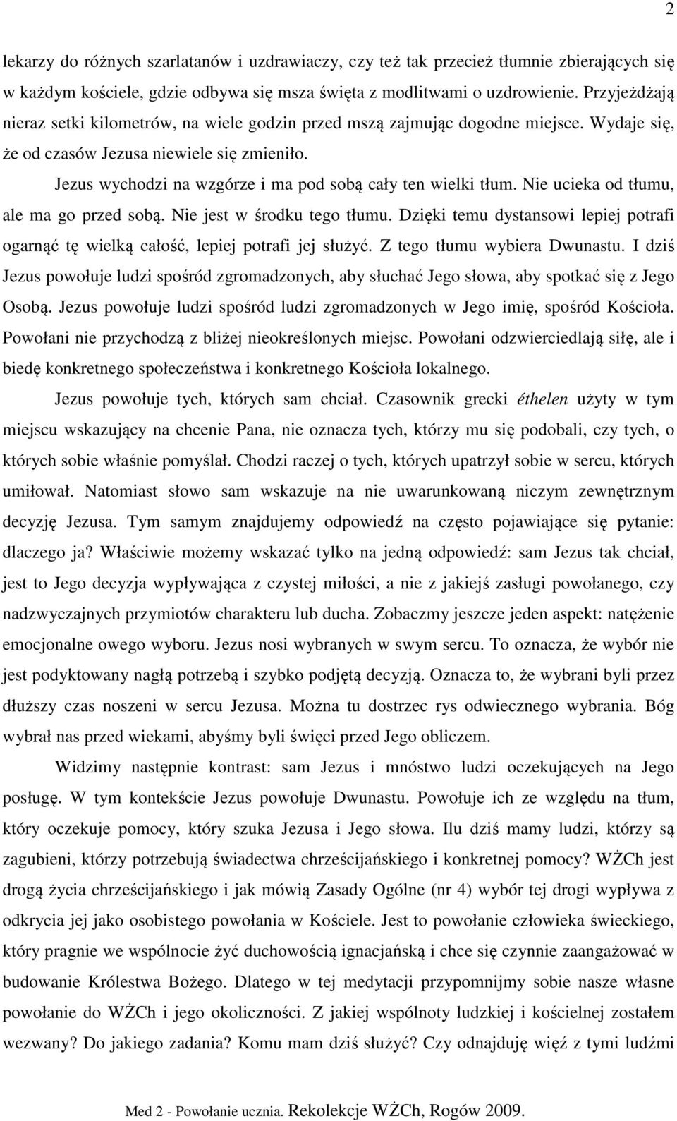 Jezus wychodzi na wzgórze i ma pod sobą cały ten wielki tłum. Nie ucieka od tłumu, ale ma go przed sobą. Nie jest w środku tego tłumu.