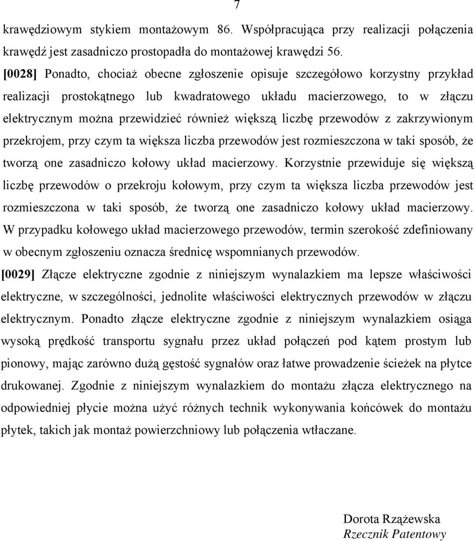 większą liczbę przewodów z zakrzywionym przekrojem, przy czym ta większa liczba przewodów jest rozmieszczona w taki sposób, że tworzą one zasadniczo kołowy układ macierzowy.