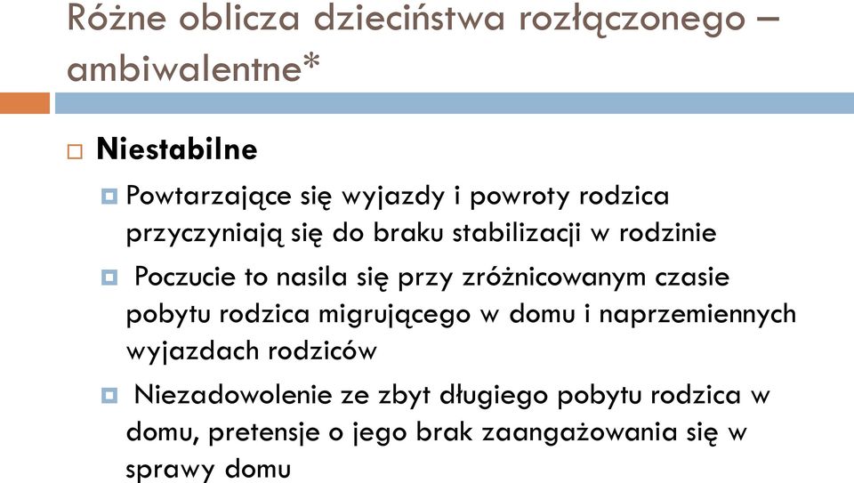 zróżnicowanym czasie pobytu rodzica migrującego w domu i naprzemiennych wyjazdach rodziców