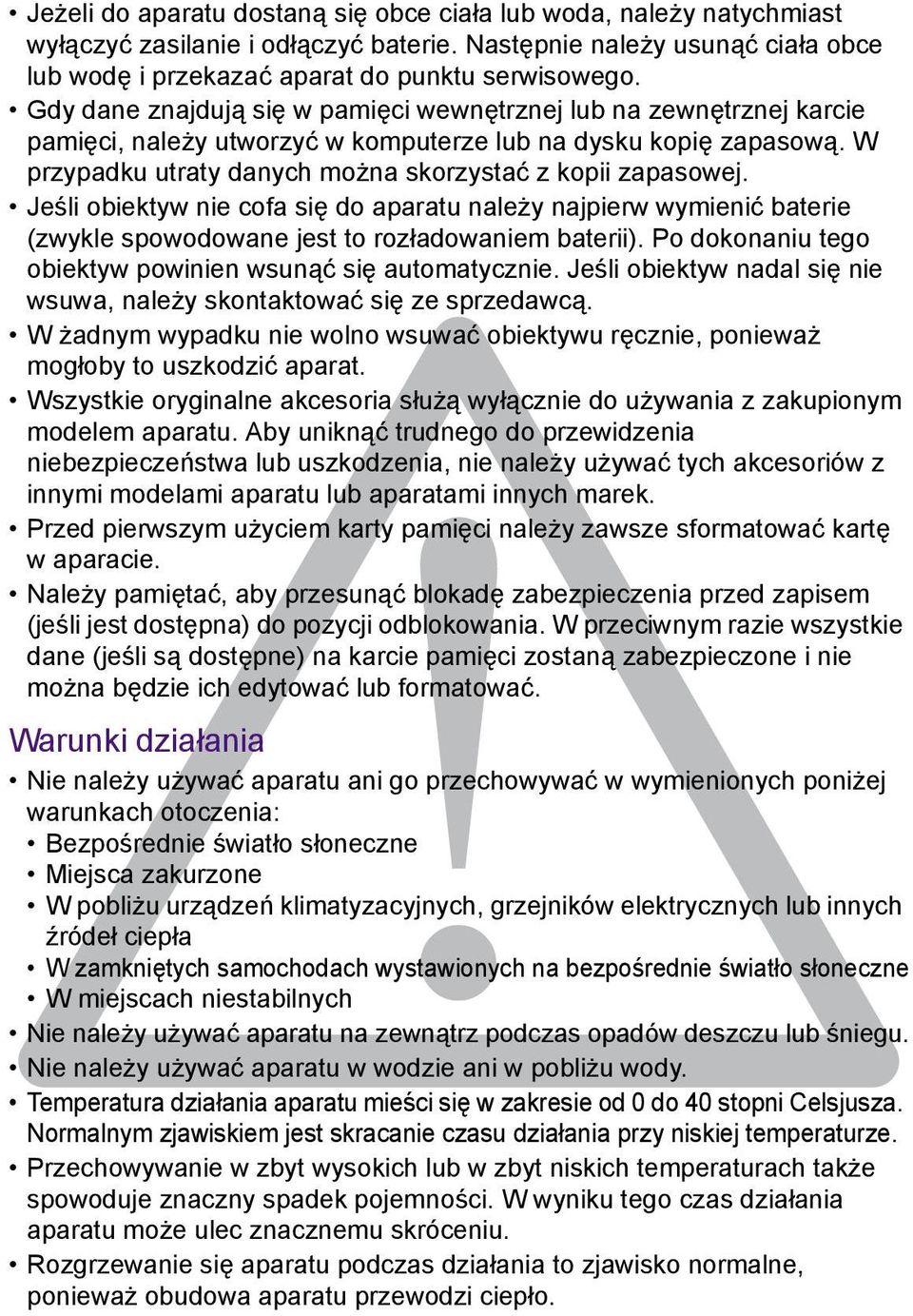 Jeśli obiektyw nie cofa się do aparatu należy najpierw wymienić baterie (zwykle spowodowane jest to rozładowaniem baterii). Po dokonaniu tego obiektyw powinien wsunąć się automatycznie.