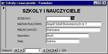 Rysunek 52 3. Zapisz formularz pod nazwą Szkoły i nauczyciele. Zaobserwuj następnie jego działanie. W wyświetlanych kolejno rekordach nazwa szkoły jest powtarzana wielokrotnie.