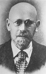 Ur.22 lipca 1878r lub 1879r a zmarł 6 sierpnia 1942 roku Dzieła Janusza Korczaka należą do kanonu światowej literatury pedagogicznej.