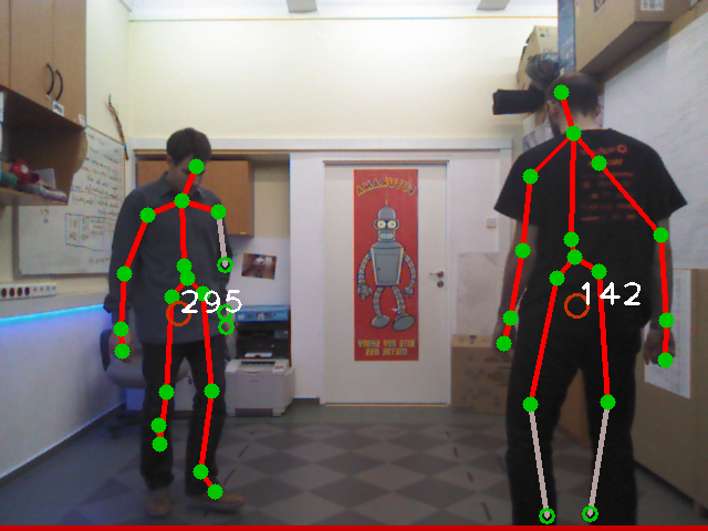 Wykorzystanie czujników gł ebi w robotyce społecznej Rys. 8: Wykrywanie w trakcie mijania (u góry: OpenNI, u dołu: Kinect SDK) 3.5.