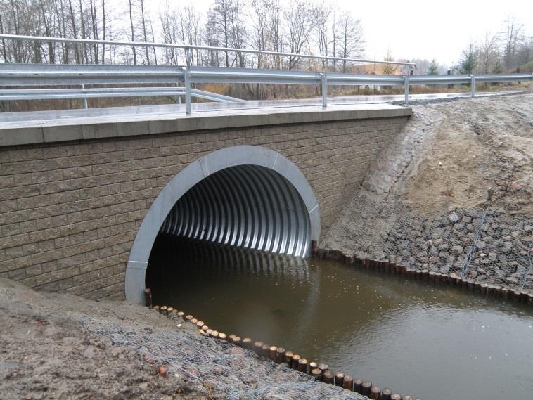 13. Przebudowa mostu w ciągu drogi gminnej 107004N w miejscowości Zastawano Zadanie obejmowało przebudowę istniejącego mostu w ciągu drogi gminnej relacji Nowe Monasterzysko Sokolnik Zastawno