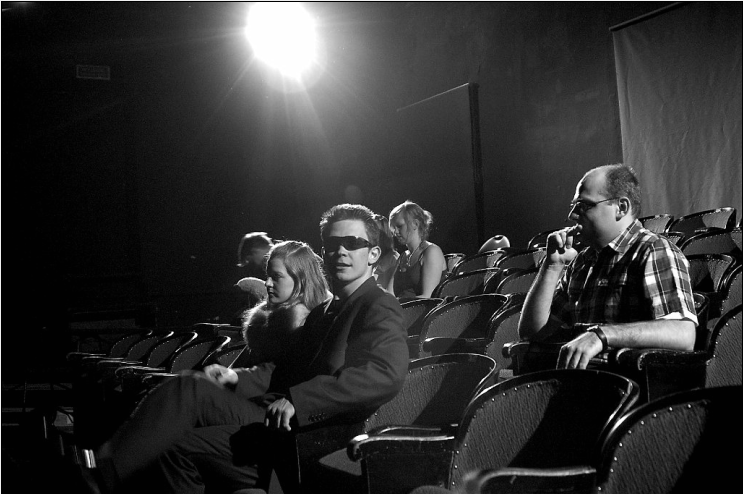 Koło Naukowe Teatr i Polityka powstało w styczniu 2006 roku z inspiracji studentów Wydziału Dziennikarstwa i Nauk Politycznych Uniwersytetu Warszawskiego.