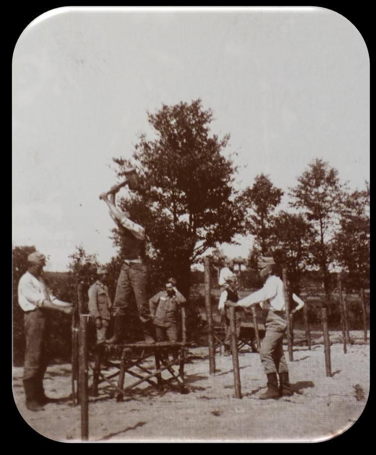 Wszystko zaczęło się od przybycia Austro-Węgier na tereny Rudnika. Tam przygotowywano się do ofensywy. Wszyscy mieszkańcy byli zobowiązani do dostarczenia żywności wojsku.