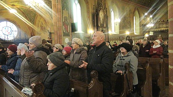 Bóg włączył Ją w tak niezwykły sposób w Dzieło Zbawienia. Udzielił przy tym łask wielkich, by Jej człowiecze Serce podołało misji, jaką otrzymała. Maryja towarzyszy Jezusowi nieustannie.