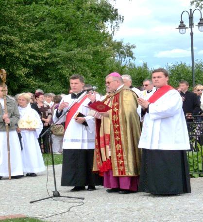 granice Wilkas, docierając do Giżycka oraz Diecezji Ełckiej. W rezultacie, chór otrzymał propozycję udziału w rocznicowych obchodach święta św. Brunona z Kwerfurtu patrona giżyckiej parafii.