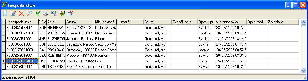 7. Gospodarstwa Aby uruchomić funkcję Gospodarstwa należy z menu Słowniki wybrać Gospodarstwa. Po wyborze funkcji zostanie wyświetlone okno, w którym będą podane informacje o gospodarstwach.