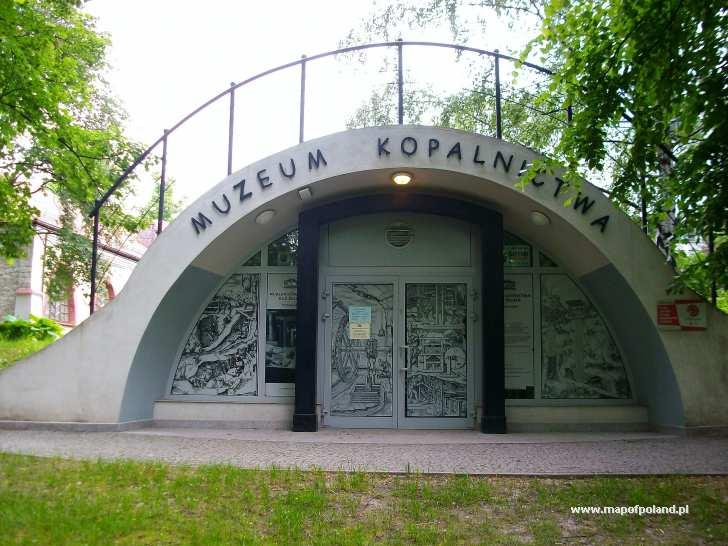 Muzeum uruchomione po raz pierwszy 4.XII.1989 r., znajduje się w parku im. Stanisława Staszica, w zbudowanych w latach 1974 1976 podziemnych korytarzach.