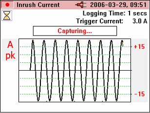 Power Quality Clamp Meter Omówienie funkcji pomiarowych Miernik cęgowy będzie oczekiwał na wyzwalacz (prąd o natężeniu przekraczającym ustawiony poziom), tak jak to widać poniżej.