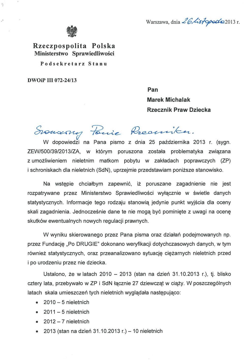 ZEW/500/39/2013/ZA, w którym poruszona została problematyka związana z umożliwieniem nieletnim matkom pobytu w zakładach poprawczych (ZP) i schroniskach dla nieletnich (SdN), uprzejmie przedstawiam