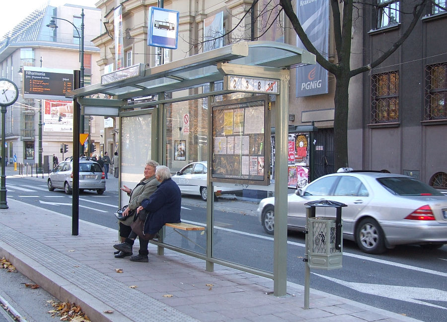 PPP meble miejskie studi przypdków Projekt krkowski njwiększy projekt zrelizowny przez AMS w jednym mieście, wybudownie i eksplotcj prwie 800 wit strt projektu w roku 1998 n podstwie umowy