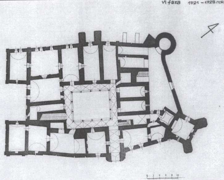 3. Stary Zamek (1721-1723) za czasów Wielopolskich. W roku 1721 wyburzono całkowicie dawne skrzydło południowe, pochodzące z pierwszego zamku Komorowskich.