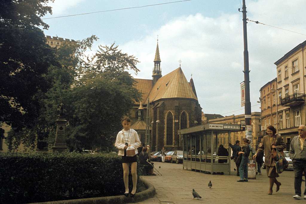 20 Fot. nr 24. Plac Dominikański widok w stronę kościoła Franciszkanów. Lato 1992.