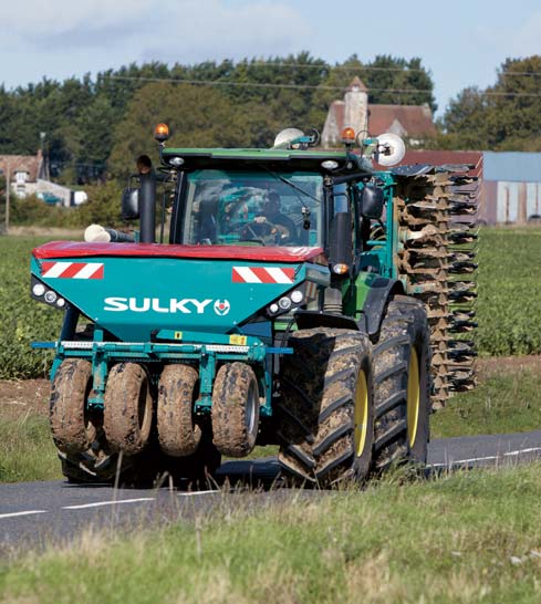 Wszystkie dobre strony siewników o dużych szerokościach Rozwiązanie : siewnik XEOS TF z czołowym zbiornikiem na ziarno to solidny argument dla rolników chcących w 100% wykorzystać ciągnik o dużej