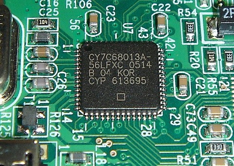 Procesor Cypress CY7C68013A Cechy procesora CY7C68013: Interfejs zgodny ze standardem USB 2.