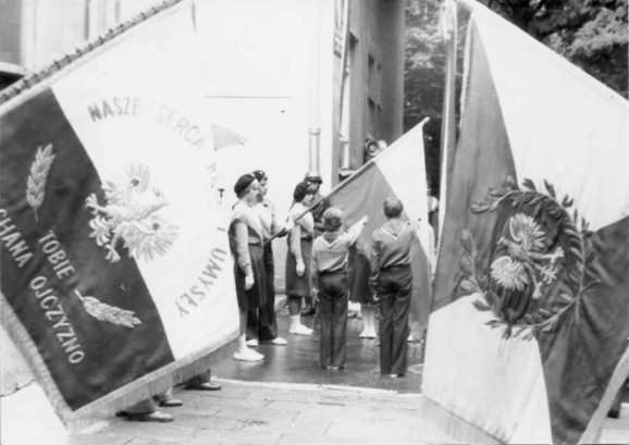 W czerwcu 1975 roku druŝyna uzyskała tytuł Mistrzowskiej DruŜyny Zuchów. Druhna Alicja pracowała z tą grupą zuchów, a potem harcerzy, do roku 1980.