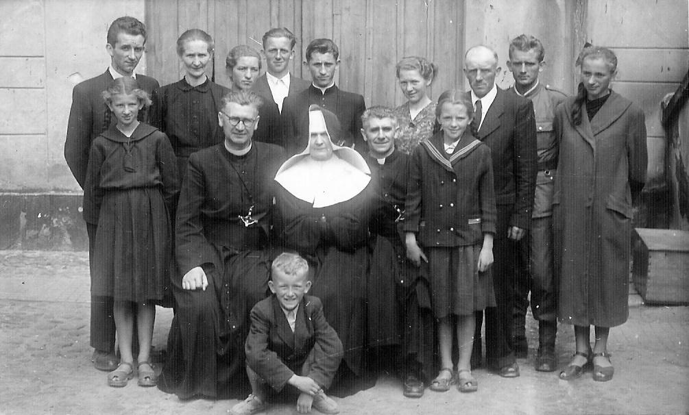 W roku 1940 ks. Józef rozpoczął pracę misyjną w Argentynie. Na początku w Buenos Aires, następnie jako proboszcz parafii pod wezwaniem Św.