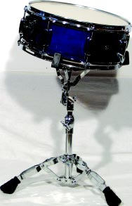 Mapex M Birch MB522-5A Hi-hat ma kilka dobrych elementów: nogi można ustawiać w dowolnym położeniu (regulacja w zakresie 360 ), napięcie sprężyny można ustawić w 10 pozycjach, hi-hat ma regulację