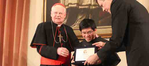 wydarzenia Franciszkanin wśród laureatów międzynarodowej nagrody Biuro prasowe Seraphicum Fra Dinh Anh Nhue Nguyen, wice dziekan Papieskiego Fakultetu Teologicznego Św.