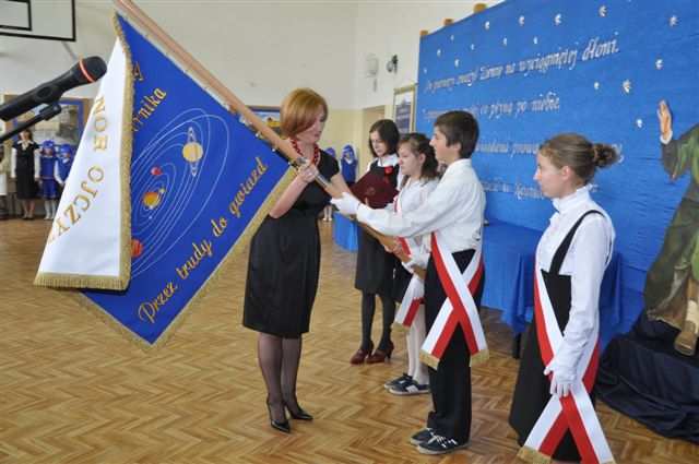 W imieniu uczniów naszej szkoły przysięgę złożyli: Kamila Woskowicz, Krzysiu
