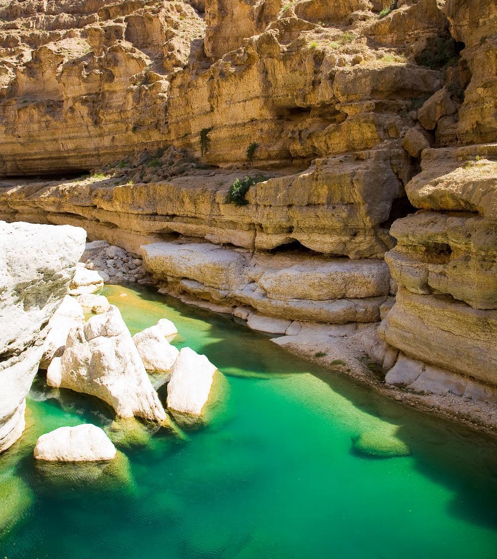 DZIEŃ 5, SUR MUSCAT Wawoz Wadi Tiwi Plaza w Fins Krater Bimmah Sinkhole Nocleg w Muscat (Maskacie) Północno-wschodni Oman Wykąp się na