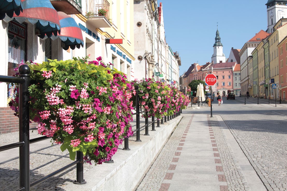 MOCOWANIE BOCZNE zastosowanie: barierki, balustrady C STOP kradzieżom System antykradzieżowy jedyny na rynku, mocowany do ściany, płaskich podłoży czy barierek.