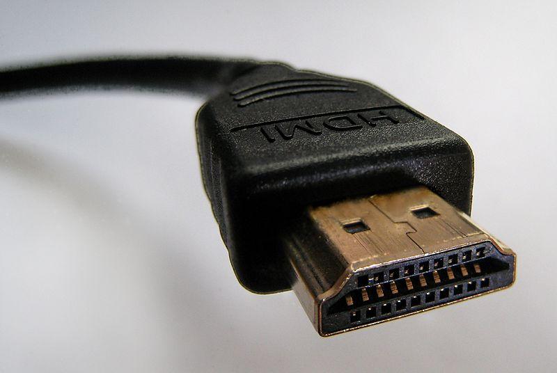 Wtyczka DVI -D standard złącza pomiędzy kartą graficzną a monitorem komputera DVI-I przesyła zarówno dane analogowe jak i cyfrowe DVI-D przesyła tylko dane cyfrowe Wtyczka HDMI HDMI to interfejs