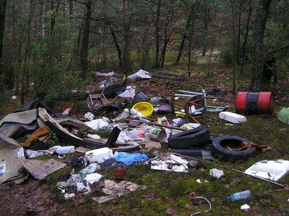 ogóle moŝliwe? W zasadzie kaŝda nasza czynność kończy się wytworzeniem śmieci. Gdy gotujemy pozostają odpadki spoŝywcze, po zakupach wyrzucamy mnóstwo folii, plastikowych pojemników itd.