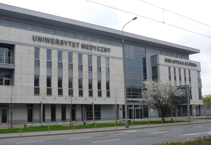 Biblioteka Główna Uniwersytetu Medycznego w Poznaniu Mimo iż w naszej Bibliotece nie rozpoczynamy dnia pracy od zawołania Użytkownik naszym królem, mamy świadomość, iż musimy sprostać oczekiwaniom i