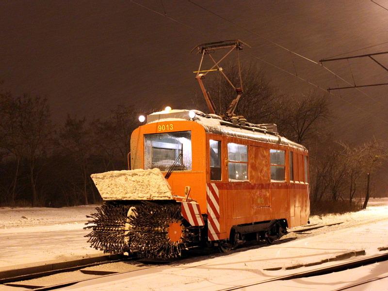 8. Torowiska tramwajowe, zwrotnice za utrzymanie zimowe odpowiedzialny jest Zakład Komunikacji Miejskiej w Gdańsku Sp. z o.o. W sezonie zimowym 2016/2017 za zimowe utrzymanie torowisk i zwrotnic tramwajowych odpowiada ZKM w Gdańsku Sp.