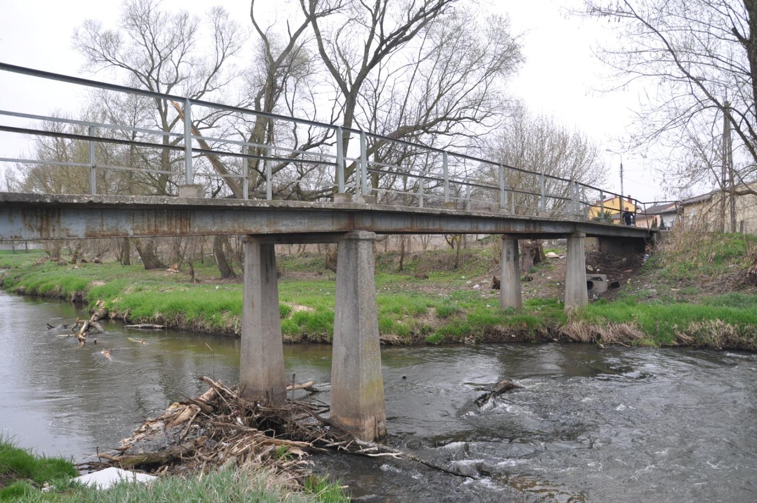 Załącznik 5 do protokołu okresowej kontroli pięcioletniej nr 4/2014 DOKUMENTACJA FOTOGRAFICZNA USZKODZEŃ Karta nr 2.4 Fot. 9.