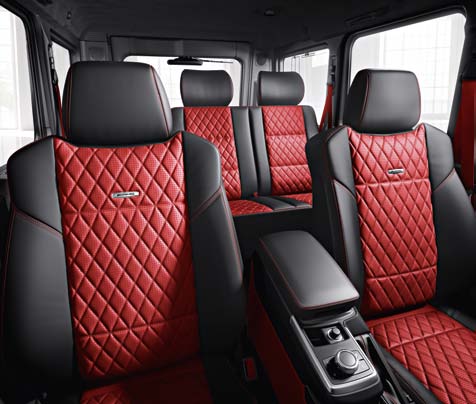 3 4 1 2 5 1 tapicerka ze skóry designo w klasycznej czerwieni/ czerni, szwy w kolorze czerwonym 2 tapicerka ze skóry designo w kolorze czarnym, szwy i pasy bezpieczeństwa designo w kolorze czerwonym