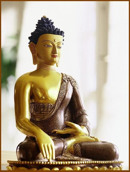 Kwintesencja buddyzmu Istotą nauki Buddy jest panowanie nad własnym umysłem. Należy zerwać okowy doczesnych namiętności, wyrzec się zachłanności i złości.