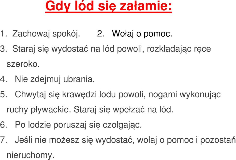 Chwytaj się krawędzi lodu powoli, nogami wykonując ruchy pływackie.