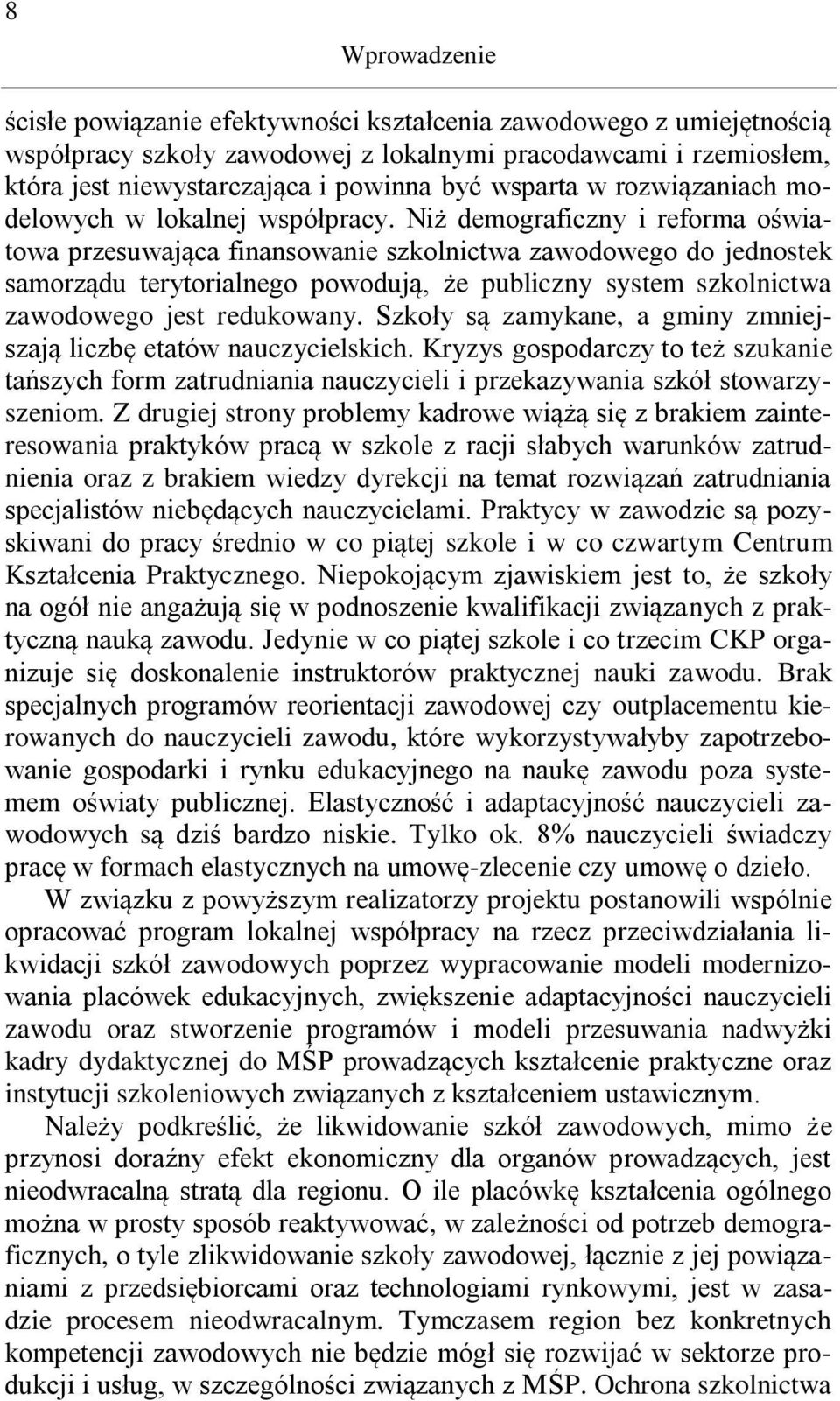 Niż demograficzny i reforma oświatowa przesuwająca finansowanie szkolnictwa zawodowego do jednostek samorządu terytorialnego powodują, że publiczny system szkolnictwa zawodowego jest redukowany.