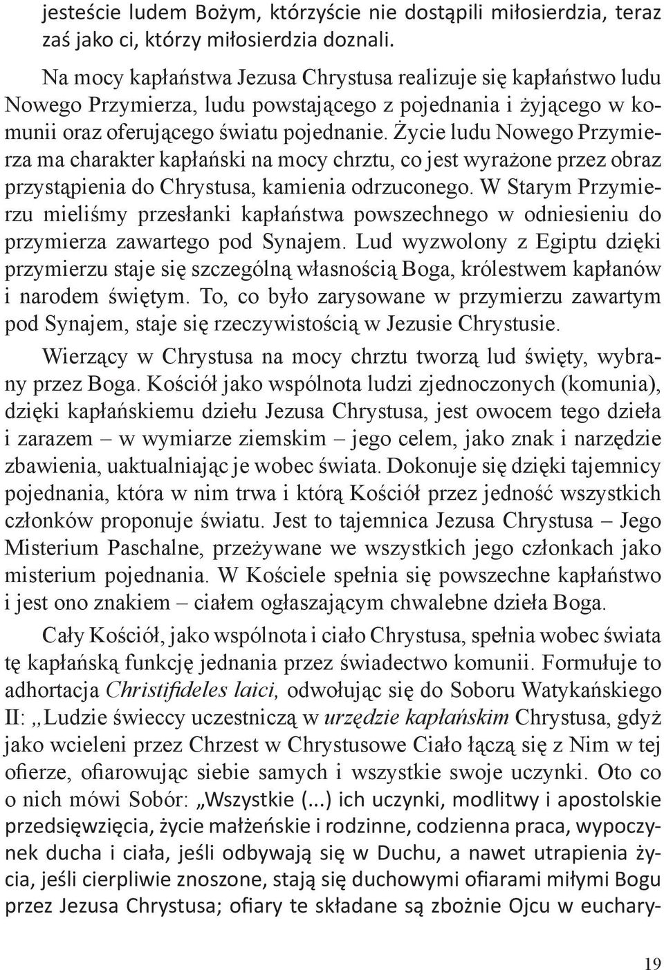 Życie ludu Nowego Przymierza ma charakter kapłański na mocy chrztu, co jest wyrażone przez obraz przystąpienia do Chrystusa, kamienia odrzuconego.