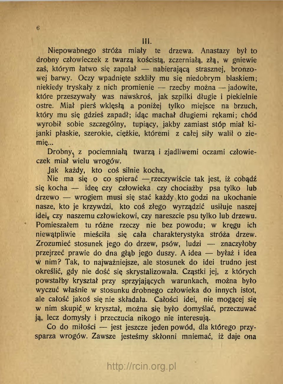 Miał pierś wklęsłą a poniżej tylko miejsce na brzuch, który mu się gdzieś zapadł; idąc machał długiemi rękami; chód wyrobił sobie szczególny, tupiący, jakby zamiast stóp miał kijanki płaskie,