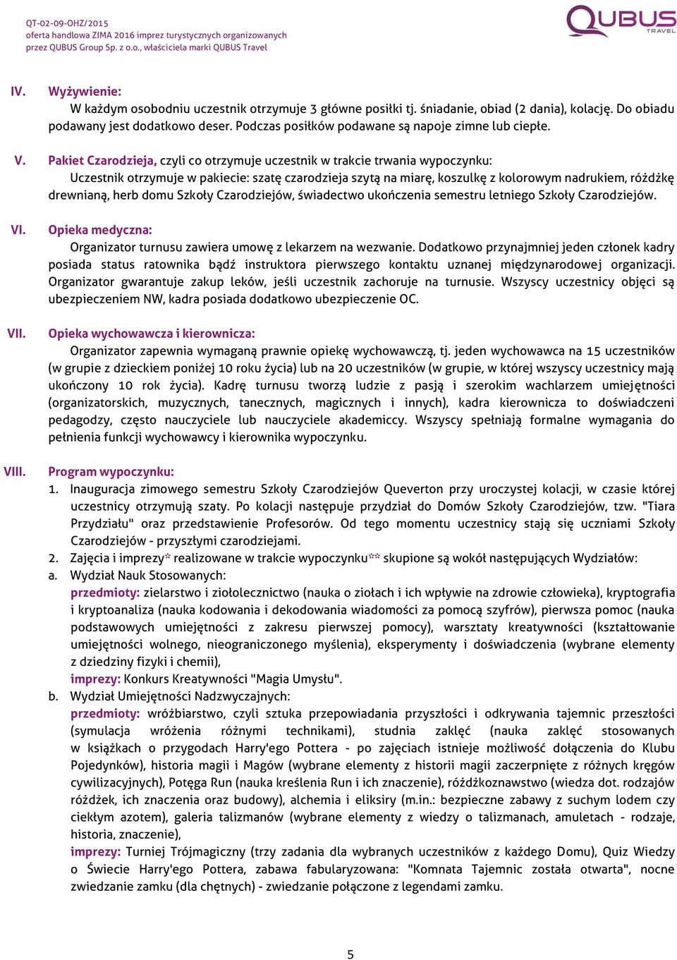 Pakiet Czarodzieja, czyli co otrzymuje uczestnik w trakcie trwania wypoczynku: Uczestnik otrzymuje w pakiecie: szatę czarodzieja szytą na miarę, koszulkę z kolorowym nadrukiem, różdżkę drewnianą,