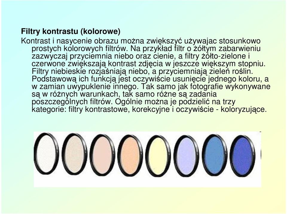 stopniu. Filtry niebieskie rozjaśniają niebo, a przyciemniają zieleń roślin.