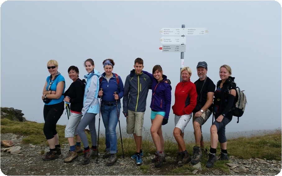 Część osób wracała tą samą drogą do górnej stacji kolejki. Pozostali ruszyli w kierunku przełęczy Matschunerjoch (2425 m n.p.m.).