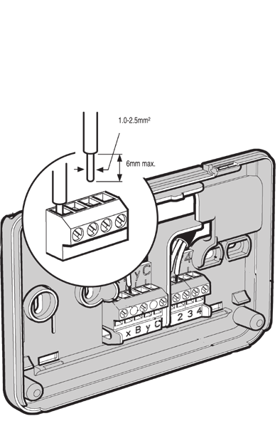 Instalacja i ustawienia Uruchomienie przez telefon (cd.) Okablowanie Należy podłączyć 2 przewody z modułu interfejsu telefonicznego do zacisków 1 i 2 listwie termostatu THR870BEE.