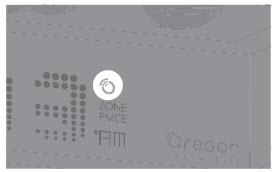 Reset Aby zresetować urządzenie do wartości domyślnych naciśnij przycisk Uwagi i wskazówki: - Włóż baterie i wybierz kanał oraz format sygnału radiowego zanim zamontujesz czujnik - Umieść czujnik z
