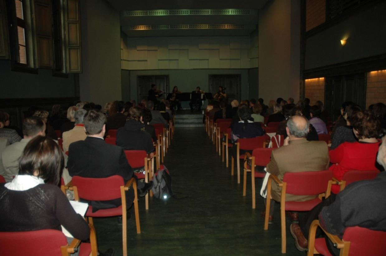 Uroczystość rozpoczęła się od koncertu muzyki klasycznej, do którego zaprosili nas Ewa Szczypior i Jerzy Boczoń. Oni, też mieli przyjemność prowadzić pierwszą część konferencji.