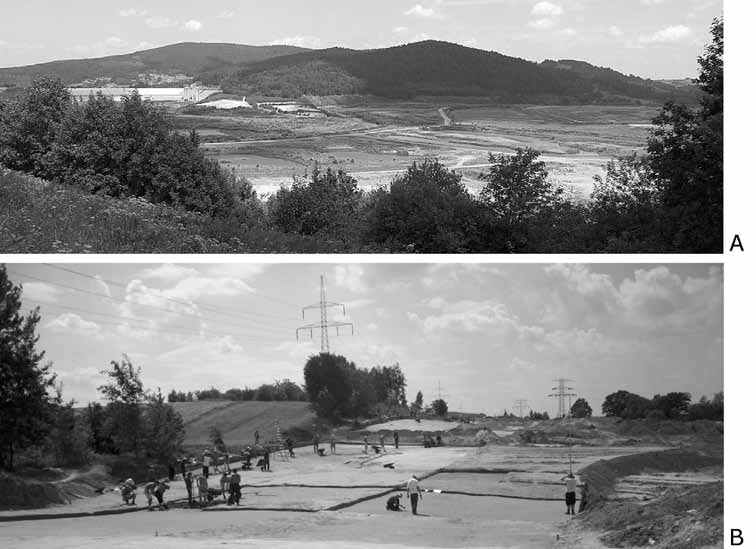 Arch-backed and Tanged Point Technocomplexes in the North Carpathian zone 79 Fig. 7. Mucharz 12 Zagórze 2 (A) and Kraków Bieżanów 15 (B) sites during excavation (photos by: A P. Valde- Nowak, B D.