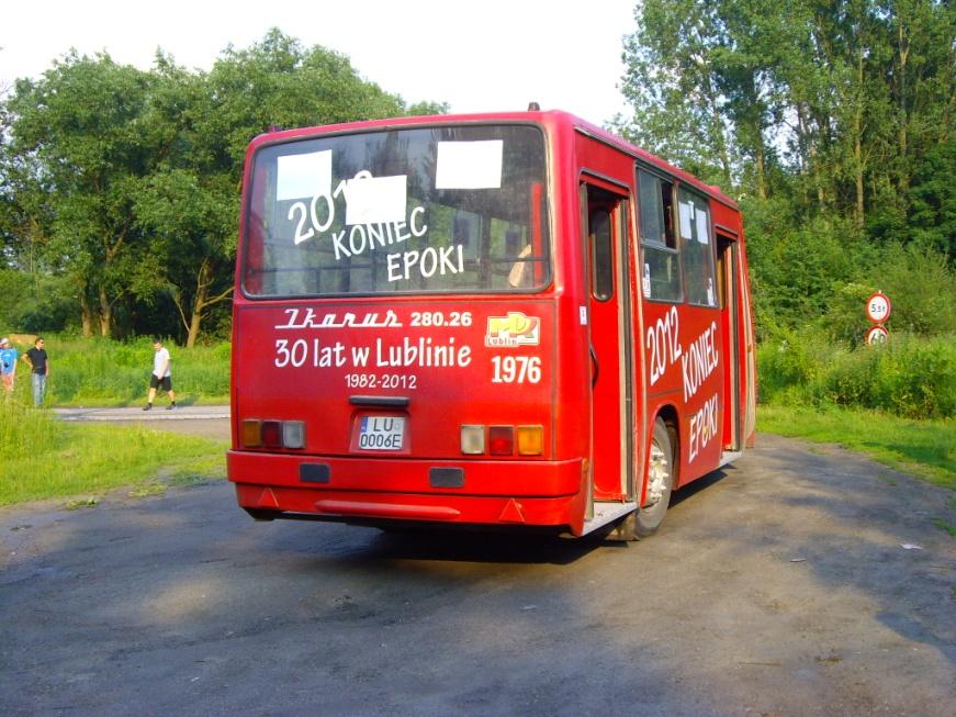 Aby odwiedzić pozostałe zakątki dawnej sieci autobusowej, ruszamy od ul. Nałęczowskiej (DW830). Przy granicy administracyjnej Lublina skręcamy w prawo w ul.