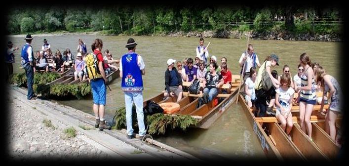 3. Spływ Dunajcem: spływ Dunajcem tratwą flisacką na trasie: Sromowce Kąty - Szczawnica; podczas spływu możemy podziwiać malownicze krajobrazy (Pieniny-Przełom Dunajca- Trzy Korony) jednej z