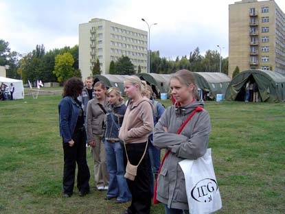 informacje prezentowane przez pracowników placówki profilaktycznorozwojowej PROM, konsultacje udzielane przez przedstawicieli Miejskiego Ośrodka Profilaktyczno-Terapeutycznego dla Dzieci i Młodzieży